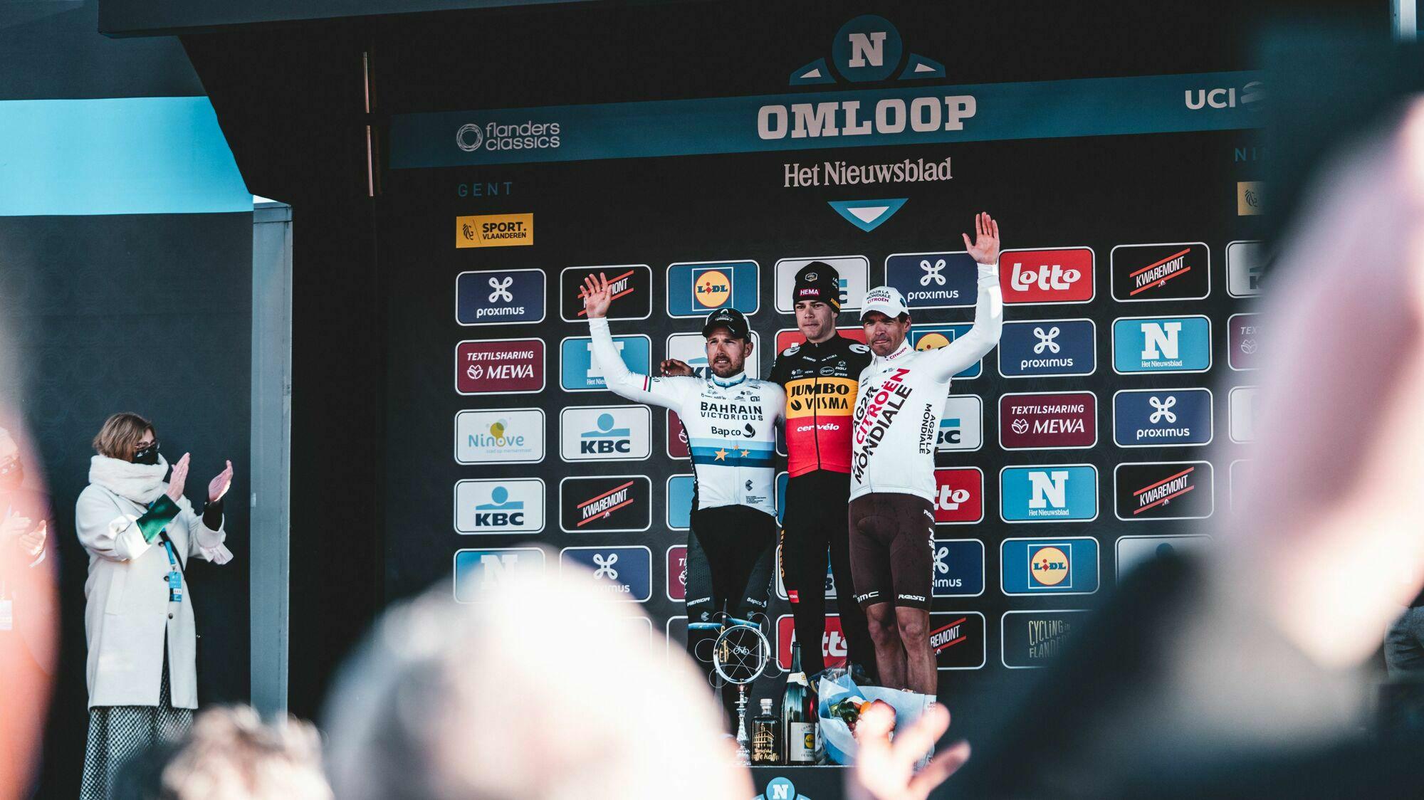 Van Aert remporte Circuit le Nieuwsblad en solitaire