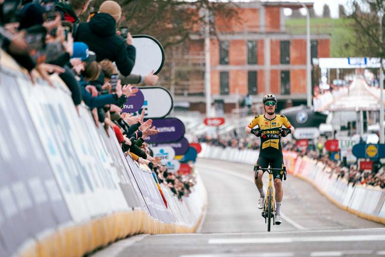 Van Baarle solos to victory in Ninove