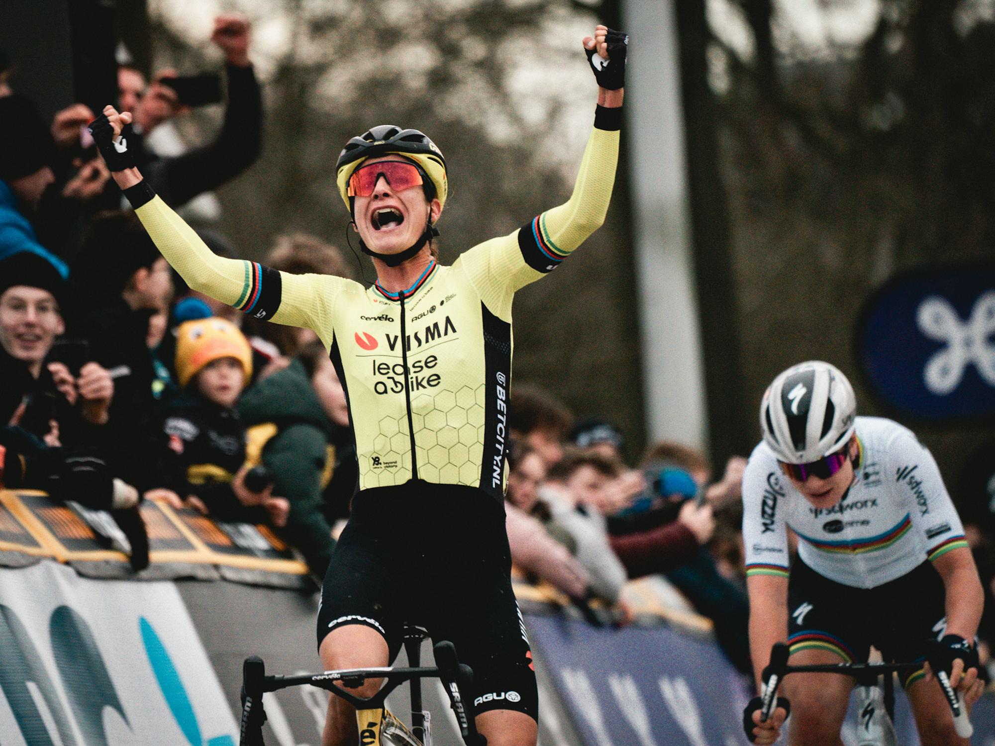 Vos sprints to her first success in Omloop het Nieuwsblad