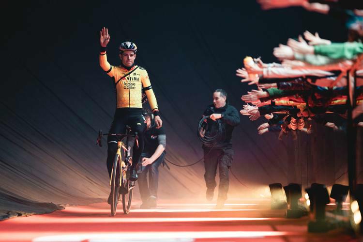 Follow the Omloop het Nieuwsblad team presentations on the Proximus livestream